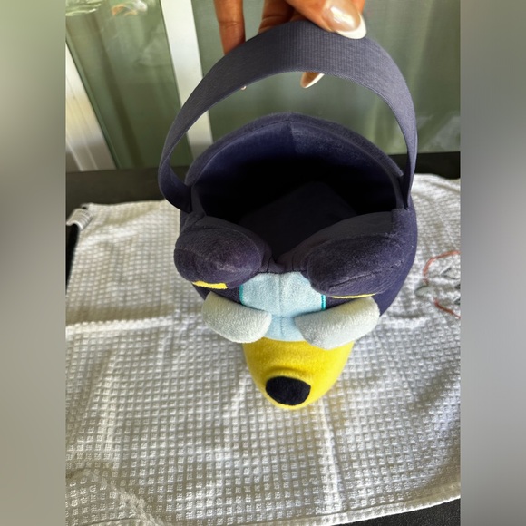 Bluey plush basket for trick or treating - Picture 2 of 4